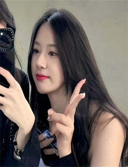 拍摄现场直击天猫双11开幕直播盛典：导演的艺术风格与视觉语言 揭示艺术创作的艰辛与快乐